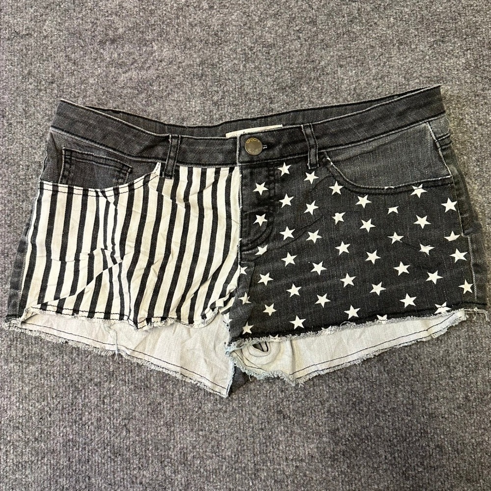 No Boundaries Shorts Womens Size 15 Black Stars Stripes Americana Denim Raw Hem